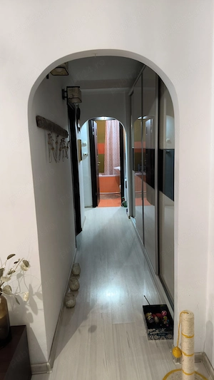 Vând apartament 60mp  , cu 2 dormitoare decomandate  si garaj, in zona HCC - imagine 3