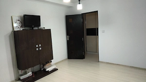 Vând apartament 60mp  , cu 2 dormitoare decomandate  si garaj, in zona HCC - imagine 2