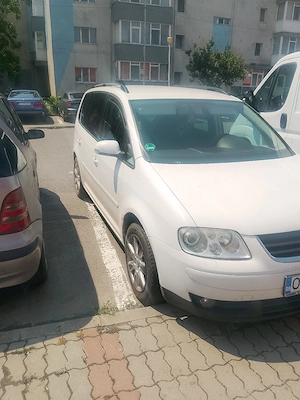 volkswagen Touran  2l  , 170 cai - imagine 8