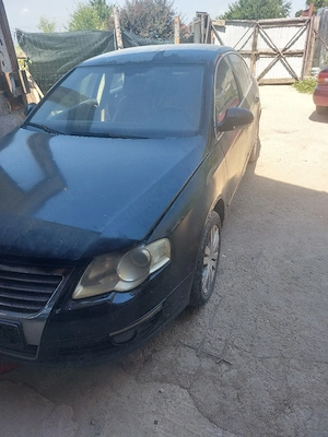 dezmembrez Passat B6  - imagine 2