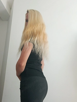 Blondină slim 