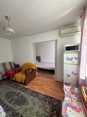 De inchiriat apartament cu 2 camere, mobilat și utilat, etaj 1, zona Marom 900 lei
