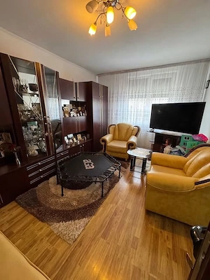De vanzare apartament cu 2 camere și balcon, zona Cresei Pret 50000euro