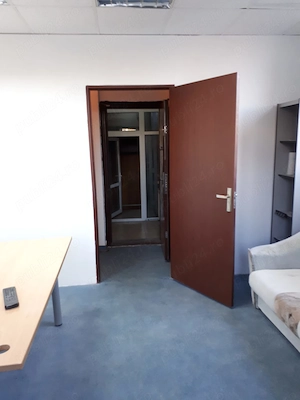 Închiriez apartament cu 5 camere în Bd Basarabia 250