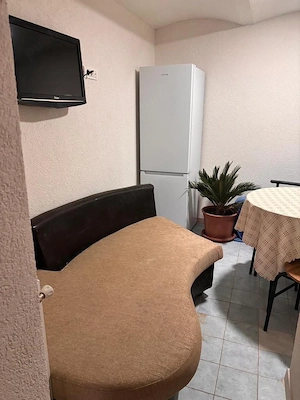 apartament la subsol  - imagine 3