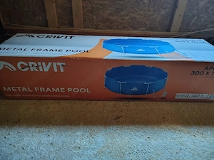 Vand piscina noua marca Crivit pentru gradina sau curte