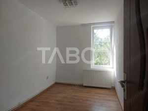 Apartament la curte 35mp 2 camere pivnita gradina str Magurii Cisnadie - imagine 6