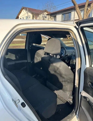 Toyota Yaris - imagine 8
