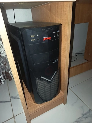 Vând sau schimb pe un PS5 sau Xbox series S PC gaming AQIRYS