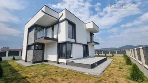Vila moderrna de 4 camere zona Sanpetru