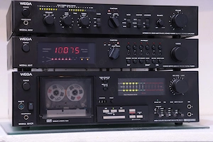 Linie Audio Vintage WEGA Modul 301 - Amplificator, Tuner, Cassette Deck.