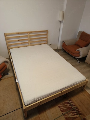 Pat IKEA din lemn masiv cu saltea din spuma 140x200cm