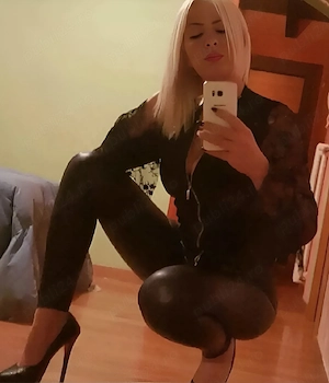Blondy transs finuță si feminină caut doar masculini non stop și pt placeri virtuale