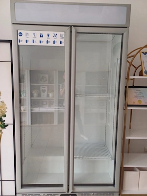 Vitrină frigorifică profesională HSC2850 800 L   stare excelentă