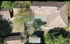Casă cu gradina mare in Boiu - imagine 2