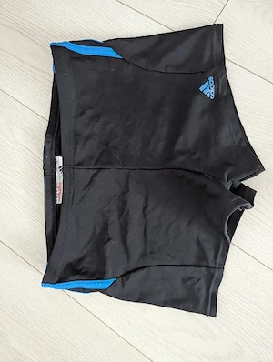 Costum baie băieti mărimea 14-16 ani