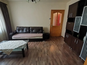 INCHIRIEZ apartament 2 camere , renovat,zona Vasile Aaron - imagine 2