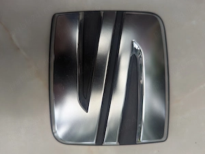 Logo haion spate Seat Ateca 575853630D
