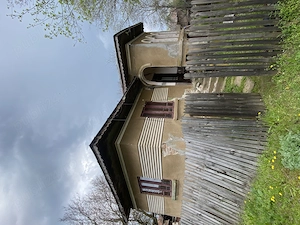Casa bătrânească  cu teren în suprafață totala 1600m2 în  sat Salcuta,
