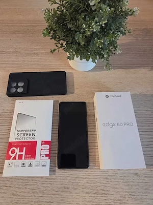 Motorola Edge 60 Pro ca nou, 256GB, 8GB RAM, 5G, PANTONE Shadow, garantie eMag 2028, folie + husa in