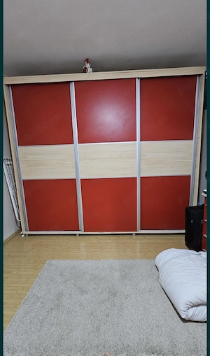Vând mobila dormitor, canapea extensibilă, uși termopan, birou și scau