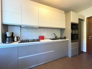 Inchiriez apartament in ansamblul Colina Marei Sinaia - imagine 7