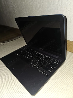 Mini Laptop ASUSTeK COMPUTER INC E203NA cu procesor Intel(R) Celeron(R) CPU N3350
