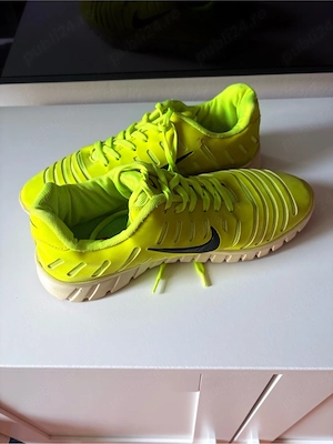 adidasi nike 