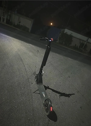 Trotineta electrica pliabila iSEN X8 2025 Negru, APP, BT, 10 inch, motor 350W, autonomie max 45km, v