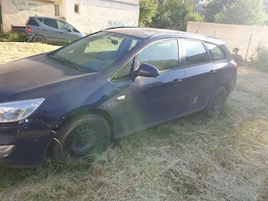 opel astra j sport tourer - imagine 3