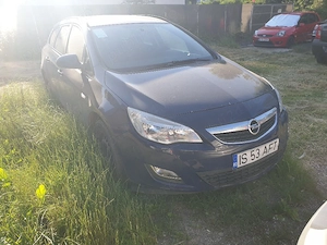opel astra j sport tourer - imagine 2