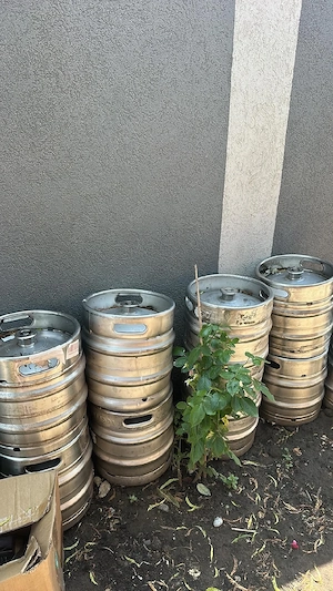 butoi bere 30 de litri , zece bucati+ draft bere cu doi robineți 