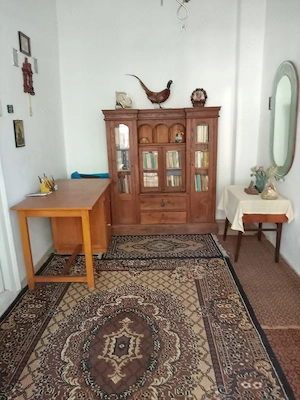 Casa de vanzare, posibil amenajare spatiu comercial compusa din 3 dormitoere, 2 livinguri, un antreu - imagine 4