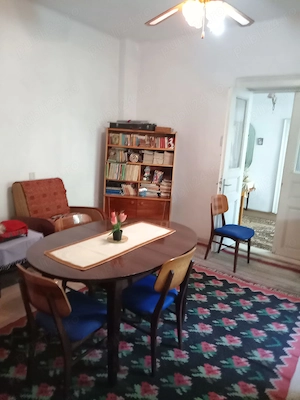 Casa de vanzare, posibil amenajare spatiu comercial compusa din 3 dormitoere, 2 livinguri, un antreu - imagine 7