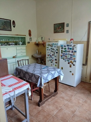 Casa de vanzare, posibil amenajare spatiu comercial compusa din 3 dormitoere, 2 livinguri, un antreu - imagine 8