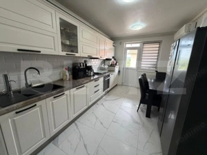 Apartament cu scară interioară, 100 mp, boxa si garaj, zona Central  - imagine 9