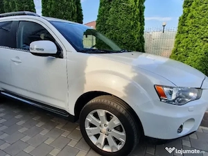 Mitsubishi Outlander 2.2 DI-D 4x4   Full Option   2012 - imagine 2