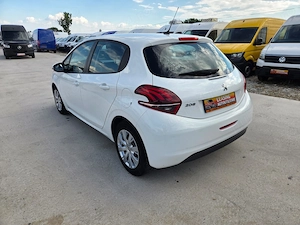 Peugeot 208 Pure Tech 110 Stop & Start Eat6 Allure - imagine 8