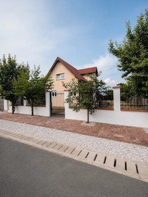 Proprietar vând casă individuală, 5 camere ,2 băi, teren 630 mp, Dumbravita