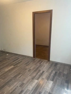 Apartament 2 camere de vanzare zona Scoala 8 - imagine 3