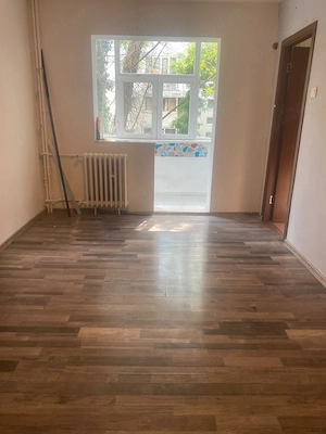 Apartament 2 camere de vanzare zona Scoala 8