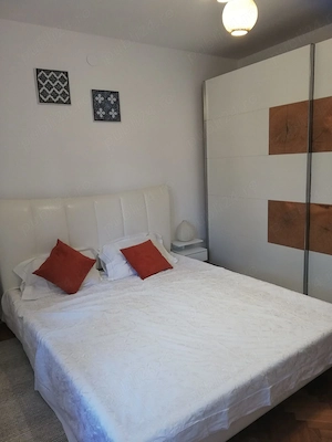 Închiriez apartament cu doua camere mobilat și utilat, Primăverii  - imagine 9