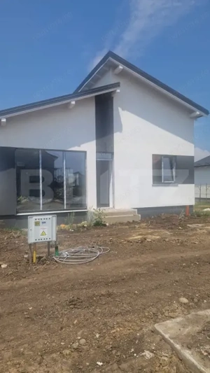 Casa cu toate utilitatiile, 4 camere, 2 bai, 470 m teren - Sanpetru Finalizata  - imagine 3