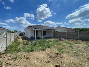 Duplex pe parter - 3 camere -Mosnita Noua 