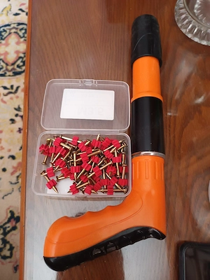 pistol pneumatic batut cuie