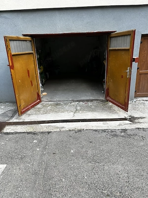Proprietar inciriez garaj sub bloc .