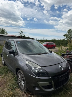 Dezmembrez Renault Scenic 1.5 dci