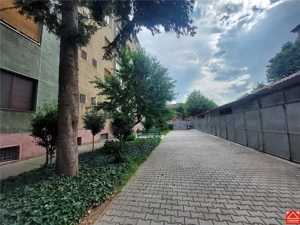 Apartament central cu garaj