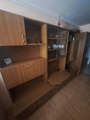 Vânzare bibliotecă. 