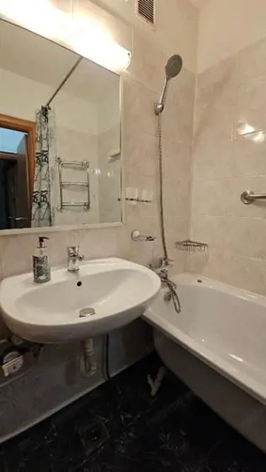 Apartament 3 camere. Etaj 1. Centrala.  Zona Brancoveanu . Confort si liniste. - imagine 10